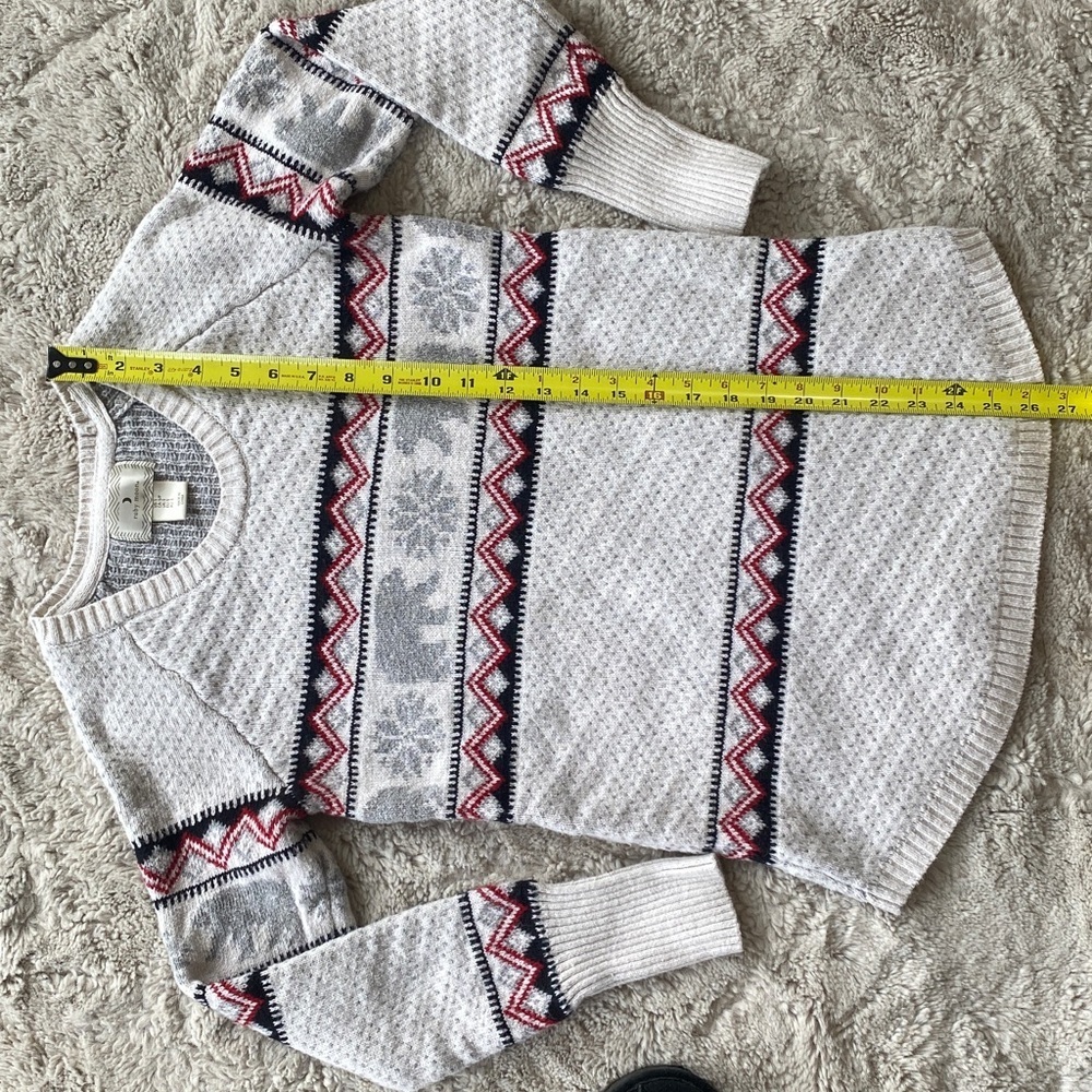 Festive Holiday Fair Isle Sweater with Polar Bears and Snowflakes Juniors Small - Picture 3 of 7